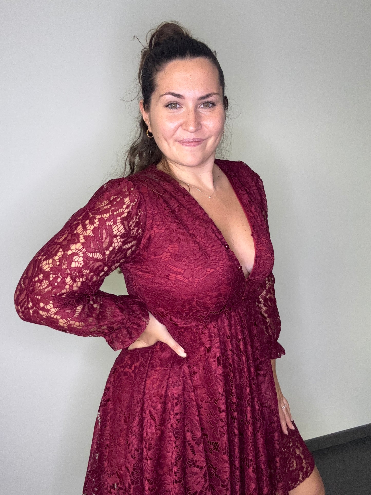 Robe en dentelle bordeaux GIU